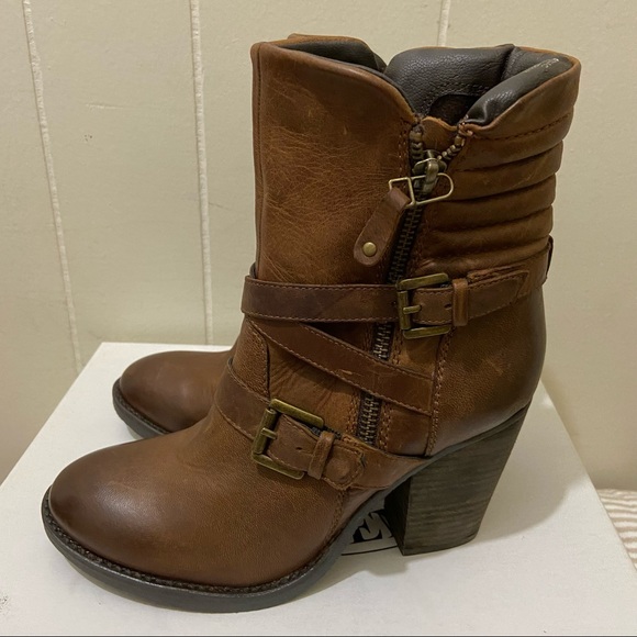 βSOLDβ STEVE MADDEN Raleigh Cognac Boots - Picture 7 of 9